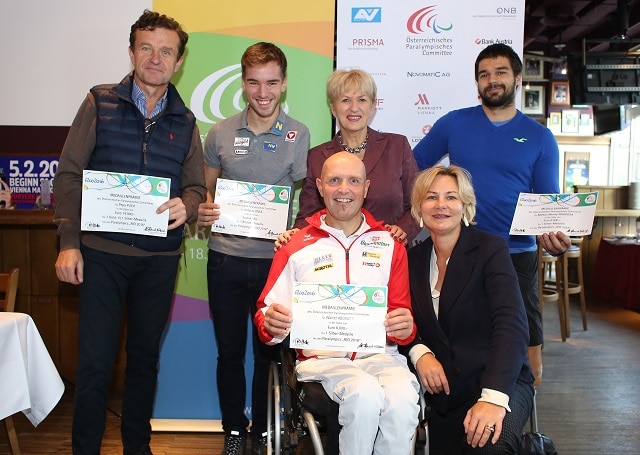 Medaillen-Prämienübergabe an erfolgreiches Paralympics-Team